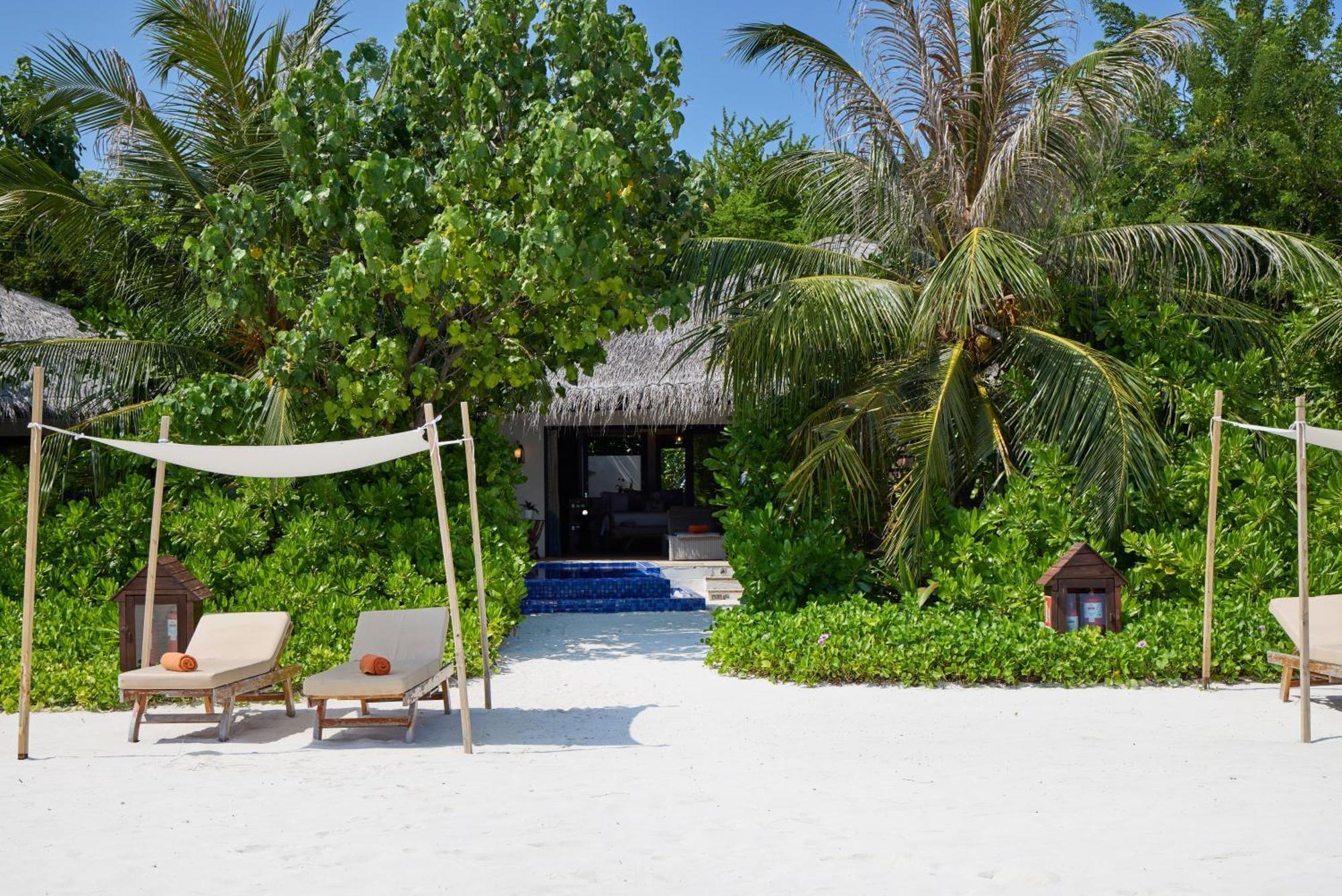 Grand Park Kodhipparu Maldives Hotel Baros Island Exterior photo